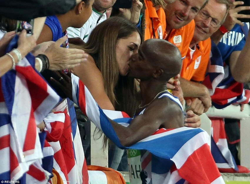 Vấp ngã trên đường chạy, Mo Farah vẫn giành HCV ảnh 5